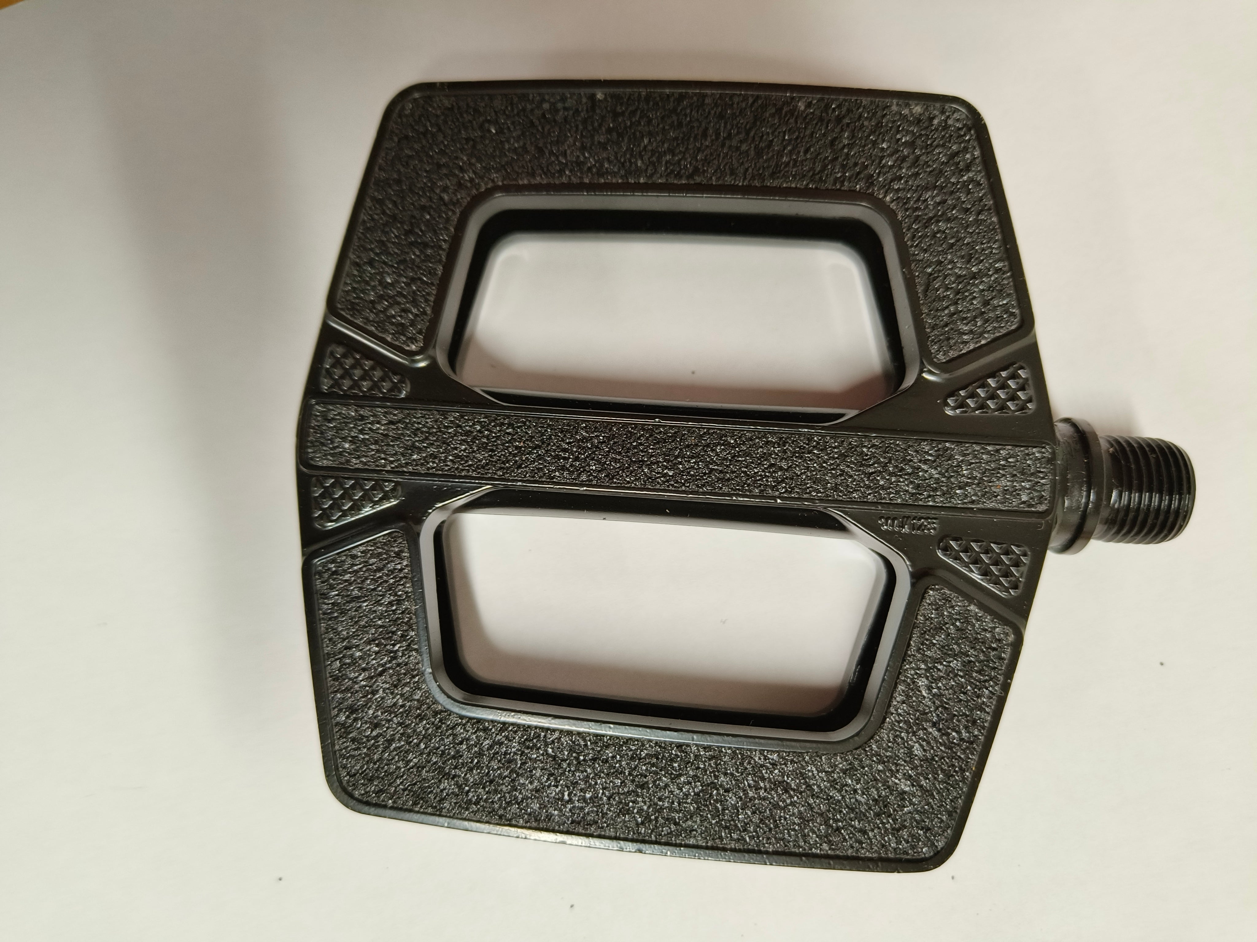Riese & Müller pedaler med Custom Griptape - eCykler a/s